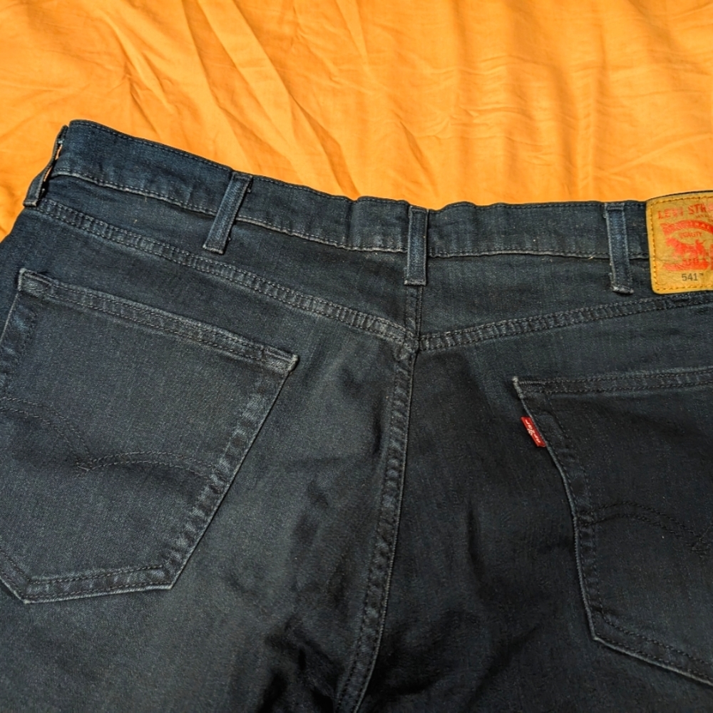 Blue 541 Levis jeans 38 x 32